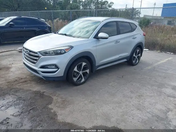 KM8J33A21HU420427 2017 HYUNDAI TUCSON - Image 2