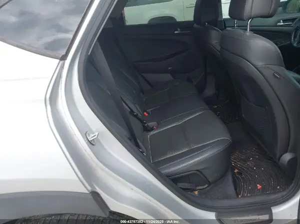 KM8J33A21HU420427 2017 HYUNDAI TUCSON - Image 8