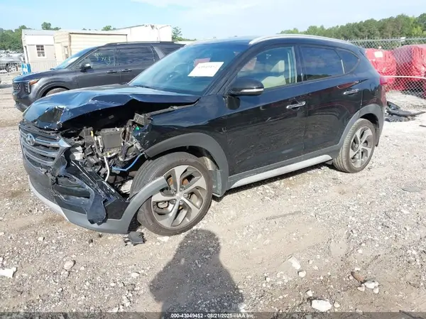 KM8J33A21HU461642 2017 HYUNDAI TUCSON - Image 2