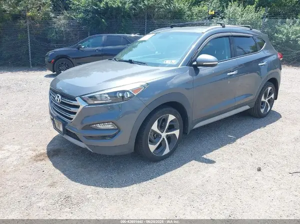 KM8J33A21HU520852 2017 HYUNDAI TUCSON - Image 2