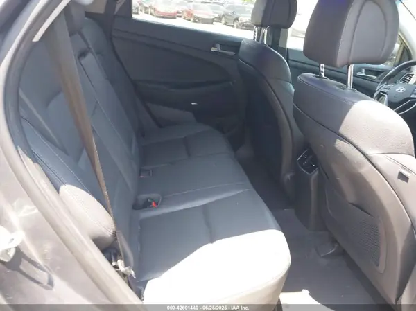 KM8J33A21HU520852 2017 HYUNDAI TUCSON - Image 8