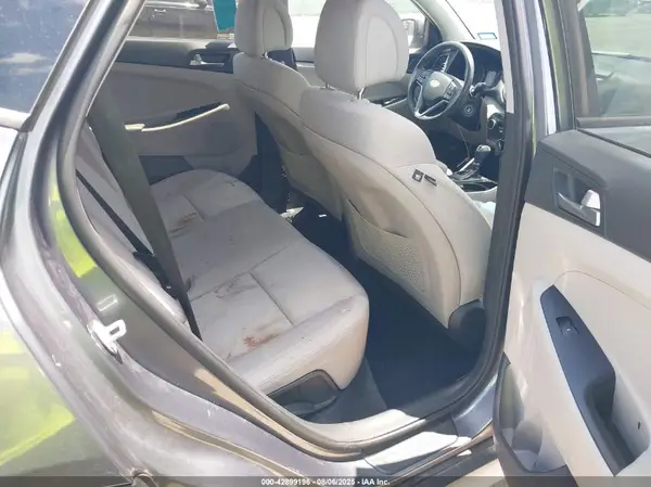 KM8J33A21HU527235 2017 HYUNDAI TUCSON - Image 8