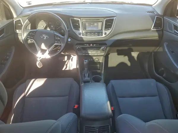 KM8J33A21HU561353 2017 HYUNDAI TUCSON - Image 8