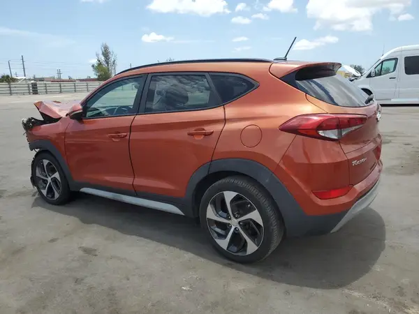 KM8J33A21HU562373 2017 HYUNDAI TUCSON - Image 2