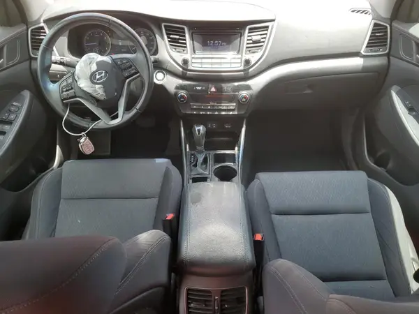 KM8J33A21HU562373 2017 HYUNDAI TUCSON - Image 8
