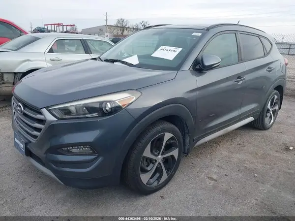 KM8J33A21HU574720 2017 HYUNDAI TUCSON - Image 2