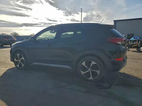 KM8J33A21HU575317 2017 HYUNDAI TUCSON - Image 2