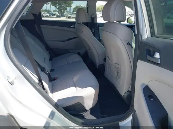 KM8J33A21HU575334 2017 HYUNDAI TUCSON - Image 8