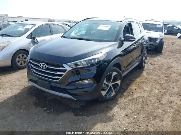 KM8J33A21HU582557 2017 HYUNDAI TUCSON - Image 2