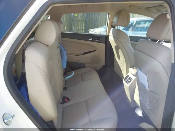 KM8J33A21JU666125 2018 HYUNDAI TUCSON - Image 8