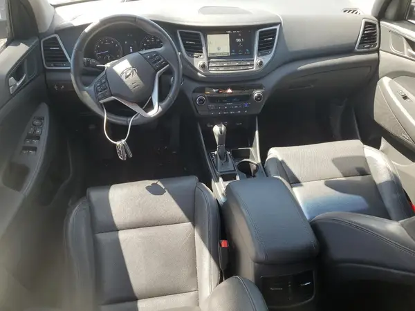 KM8J33A21JU747075 2018 HYUNDAI TUCSON - Image 8