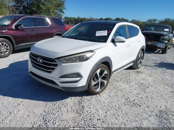 KM8J33A21JU783574 2018 HYUNDAI TUCSON - Image 2