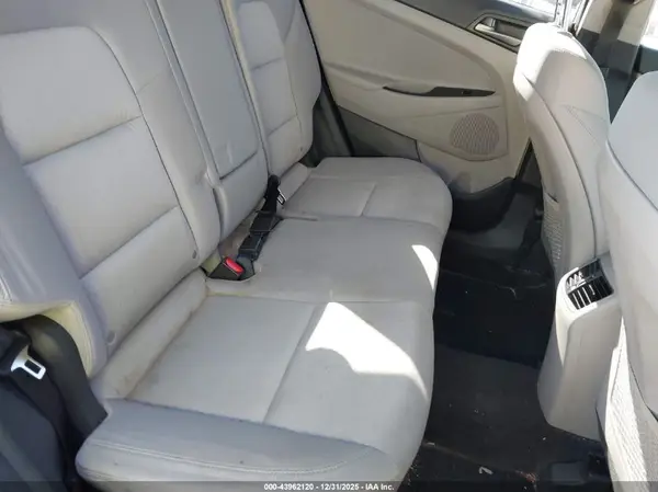 KM8J33A21JU783574 2018 HYUNDAI TUCSON - Image 8