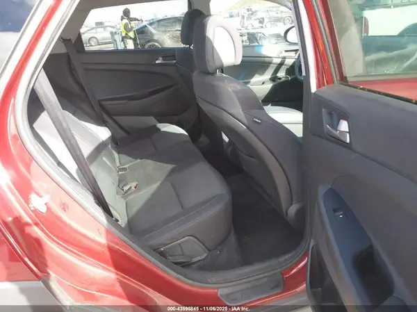 KM8J33A21JU794557 2018 HYUNDAI TUCSON - Image 8