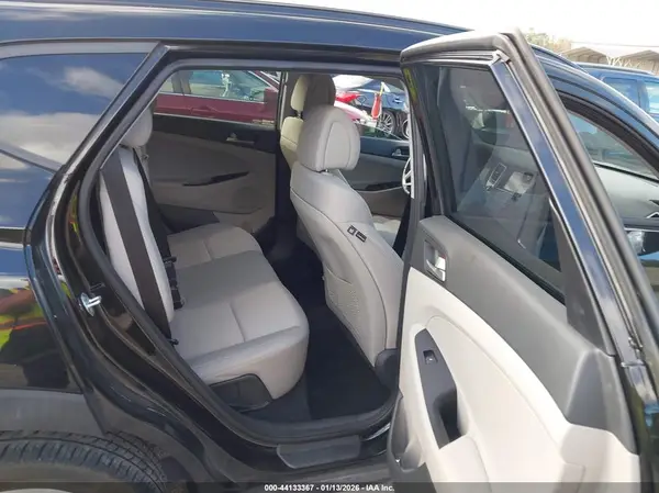 KM8J33A21JU809607 2018 HYUNDAI TUCSON - Image 8