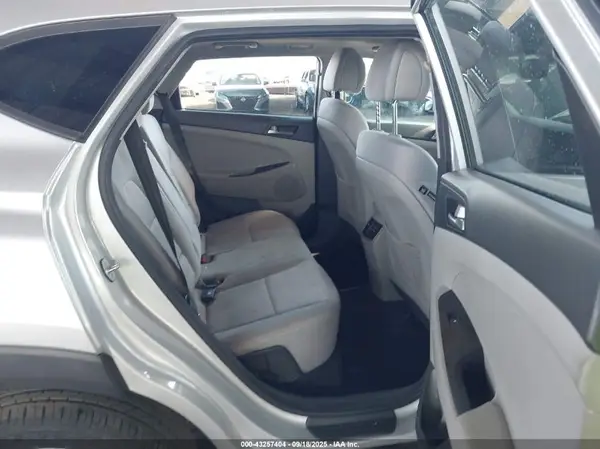 KM8J33A21JU817240 2018 HYUNDAI TUCSON - Image 8