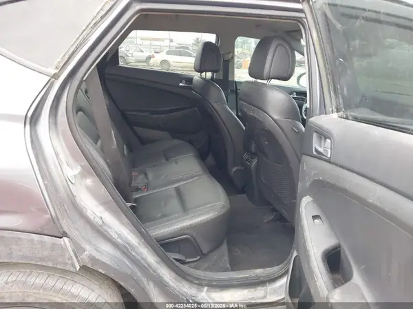 KM8J33A22GU181677 2016 HYUNDAI TUCSON - Image 8
