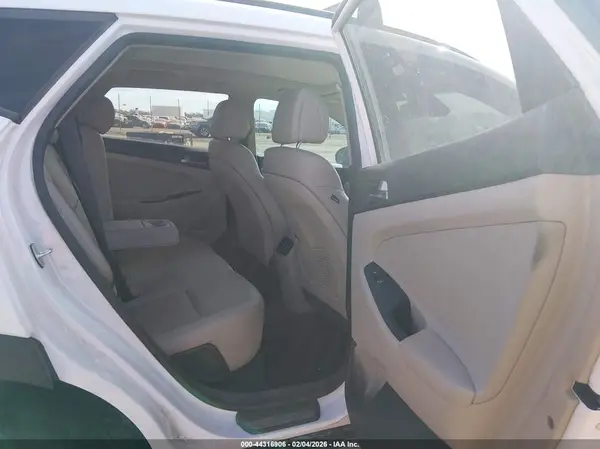 KM8J33A22GU262159 2016 HYUNDAI TUCSON - Image 8