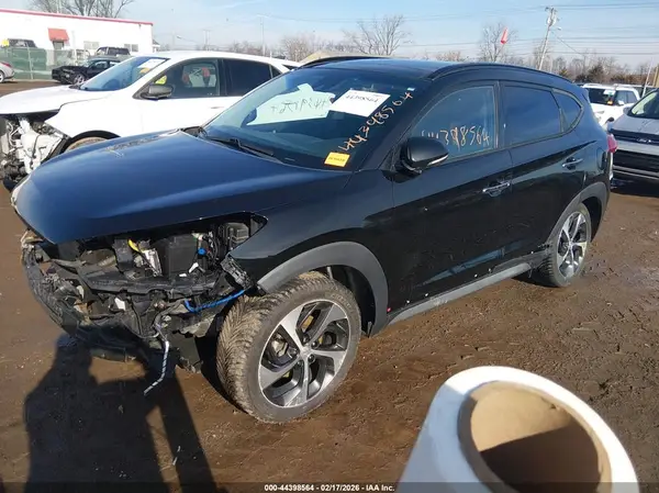 KM8J33A22HU281943 2017 HYUNDAI TUCSON - Image 2