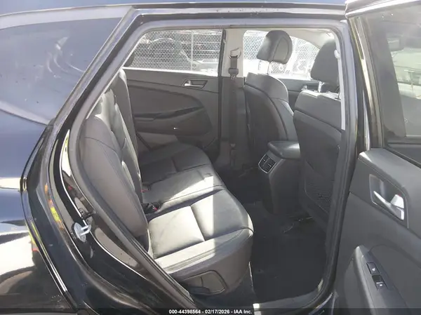 KM8J33A22HU281943 2017 HYUNDAI TUCSON - Image 8