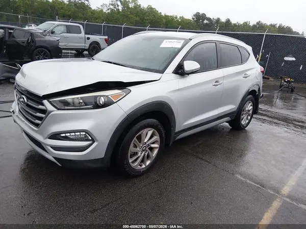 KM8J33A22HU310017 2017 HYUNDAI TUCSON - Image 2