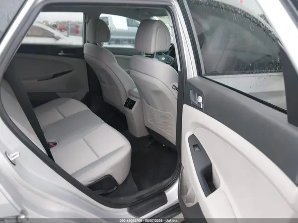 KM8J33A22HU310017 2017 HYUNDAI TUCSON - Image 8