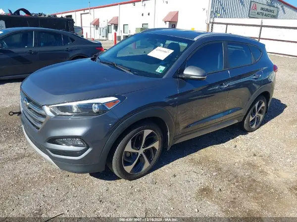 KM8J33A22HU355149 2017 HYUNDAI TUCSON - Image 2
