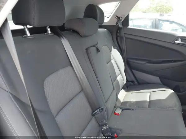 KM8J33A22HU384165 2017 HYUNDAI TUCSON - Image 8