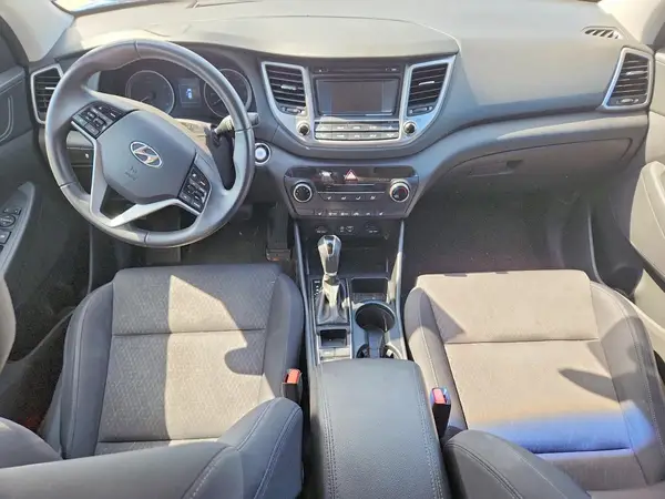 KM8J33A22HU387647 2017 HYUNDAI TUCSON - Image 8