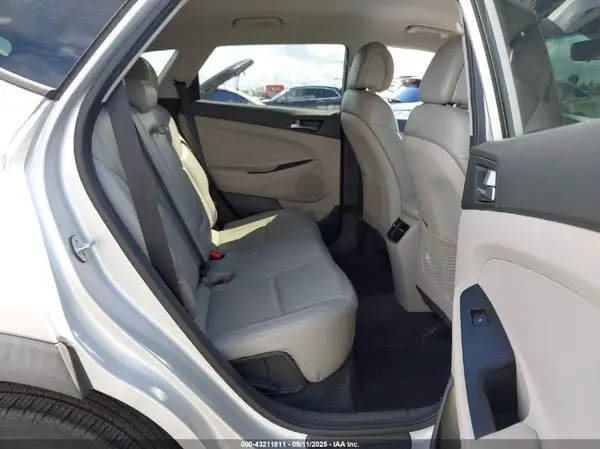 KM8J33A22HU388765 2017 HYUNDAI TUCSON - Image 8