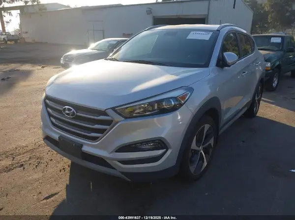 KM8J33A22HU390516 2017 HYUNDAI TUCSON - Image 2