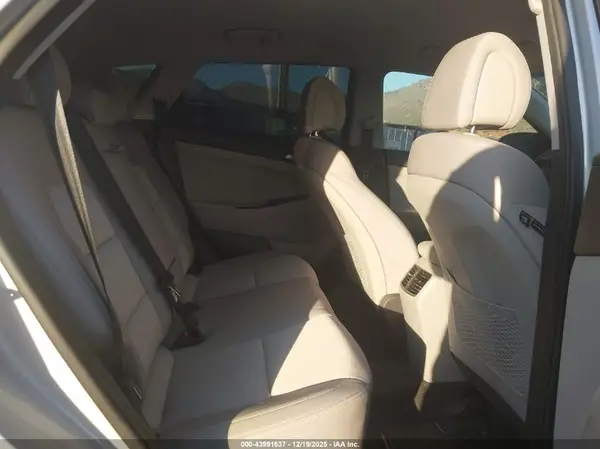 KM8J33A22HU390516 2017 HYUNDAI TUCSON - Image 8