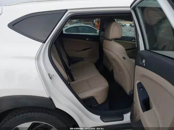 KM8J33A22HU398440 2017 HYUNDAI TUCSON - Image 8