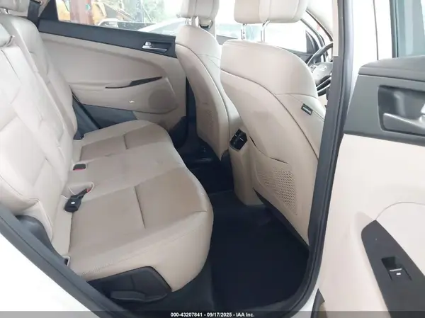 KM8J33A22HU416841 2017 HYUNDAI TUCSON - Image 8