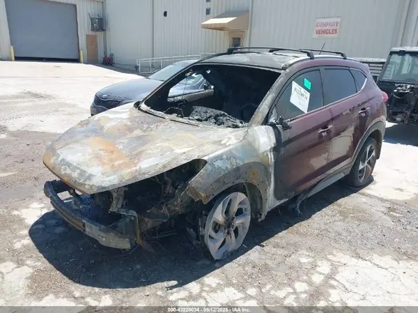 KM8J33A22HU473167 2017 HYUNDAI TUCSON - Image 2