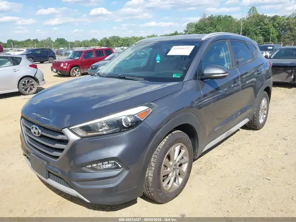 KM8J33A22HU481575 2017 HYUNDAI TUCSON - Image 2