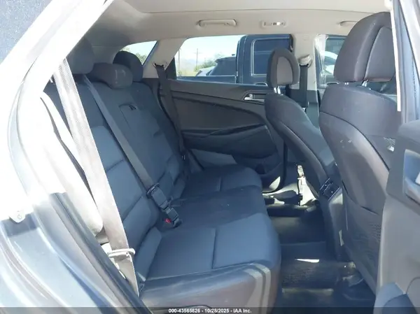 KM8J33A22HU490759 2017 HYUNDAI TUCSON - Image 8