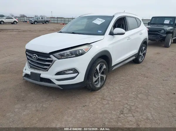 KM8J33A22HU493631 2017 HYUNDAI TUCSON - Image 2