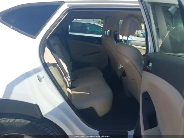 KM8J33A22HU506975 2017 HYUNDAI TUCSON - Image 8