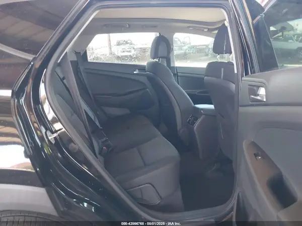 KM8J33A22HU530807 2017 HYUNDAI TUCSON - Image 8