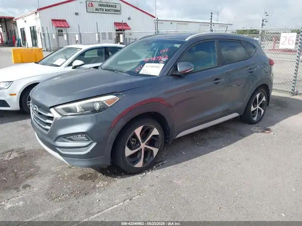 KM8J33A22HU536042 2017 HYUNDAI TUCSON - Image 2