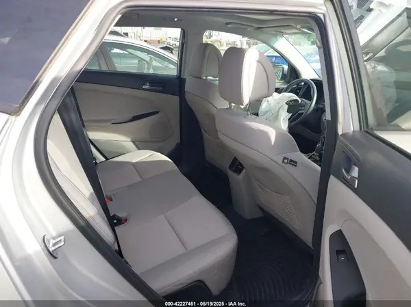 KM8J33A22HU558073 2017 HYUNDAI TUCSON - Image 8