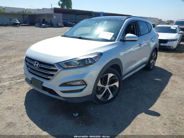 KM8J33A22HU558185 2017 HYUNDAI TUCSON - Image 2