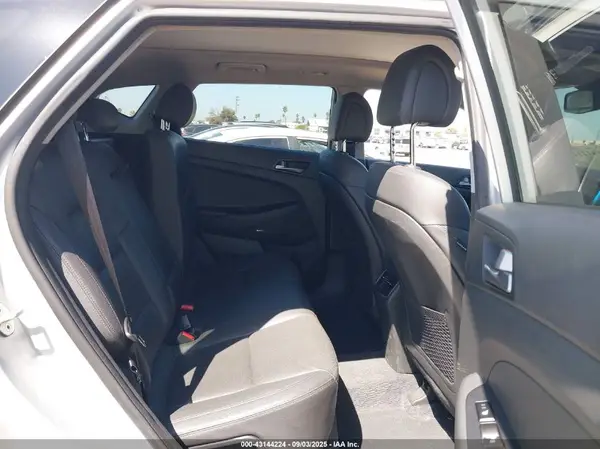 KM8J33A22HU558185 2017 HYUNDAI TUCSON - Image 8