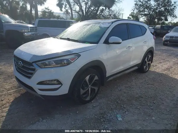 KM8J33A22JU632873 2018 HYUNDAI TUCSON - Image 2