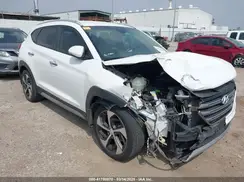 KM8J33A22JU677697 2018 HYUNDAI TUCSON