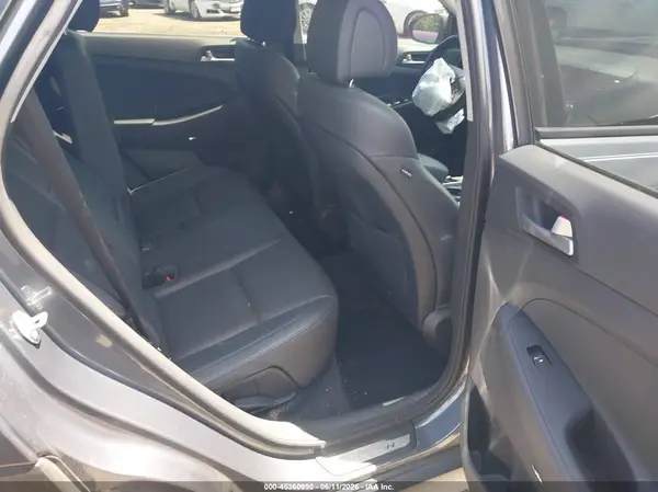 KM8J33A22JU678378 2018 HYUNDAI TUCSON - Image 8