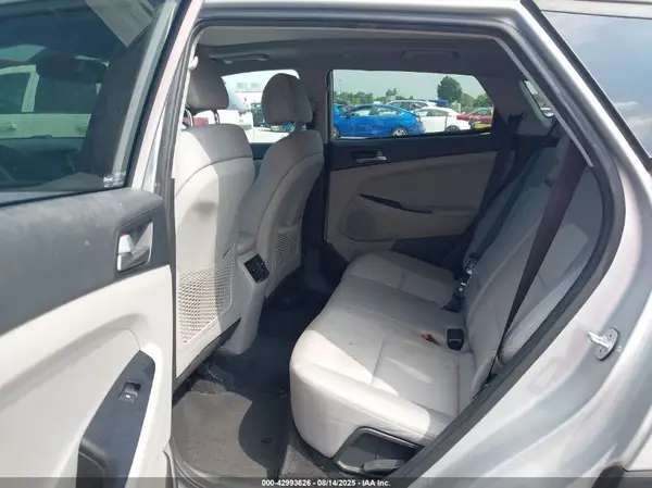 KM8J33A22JU719219 2018 HYUNDAI TUCSON - Image 8