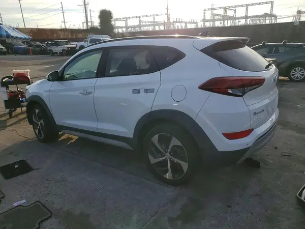 KM8J33A22JU740278 2018 HYUNDAI TUCSON - Image 2