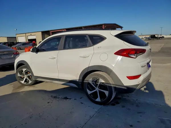 KM8J33A22JU743682 2018 HYUNDAI TUCSON - Image 2